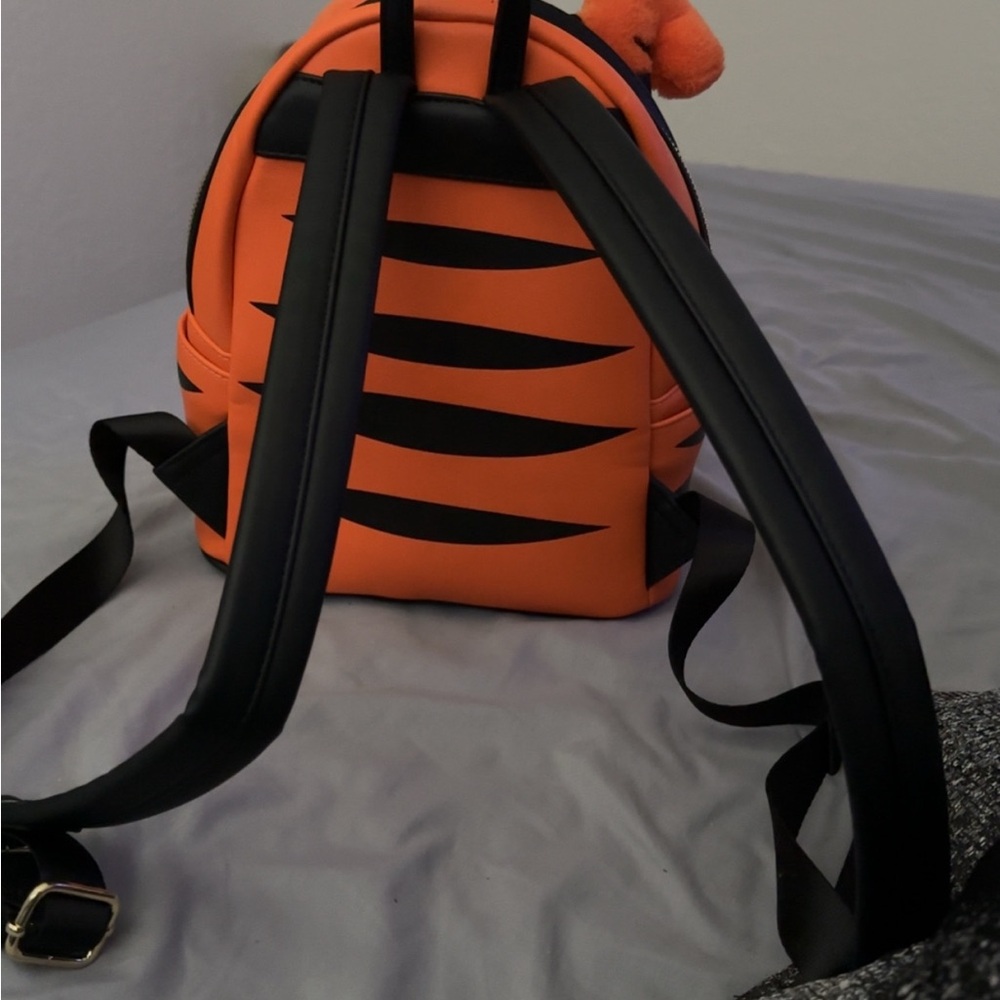 Loungefly Disney Tigger Wallet&Bag - Picture 4 of 4